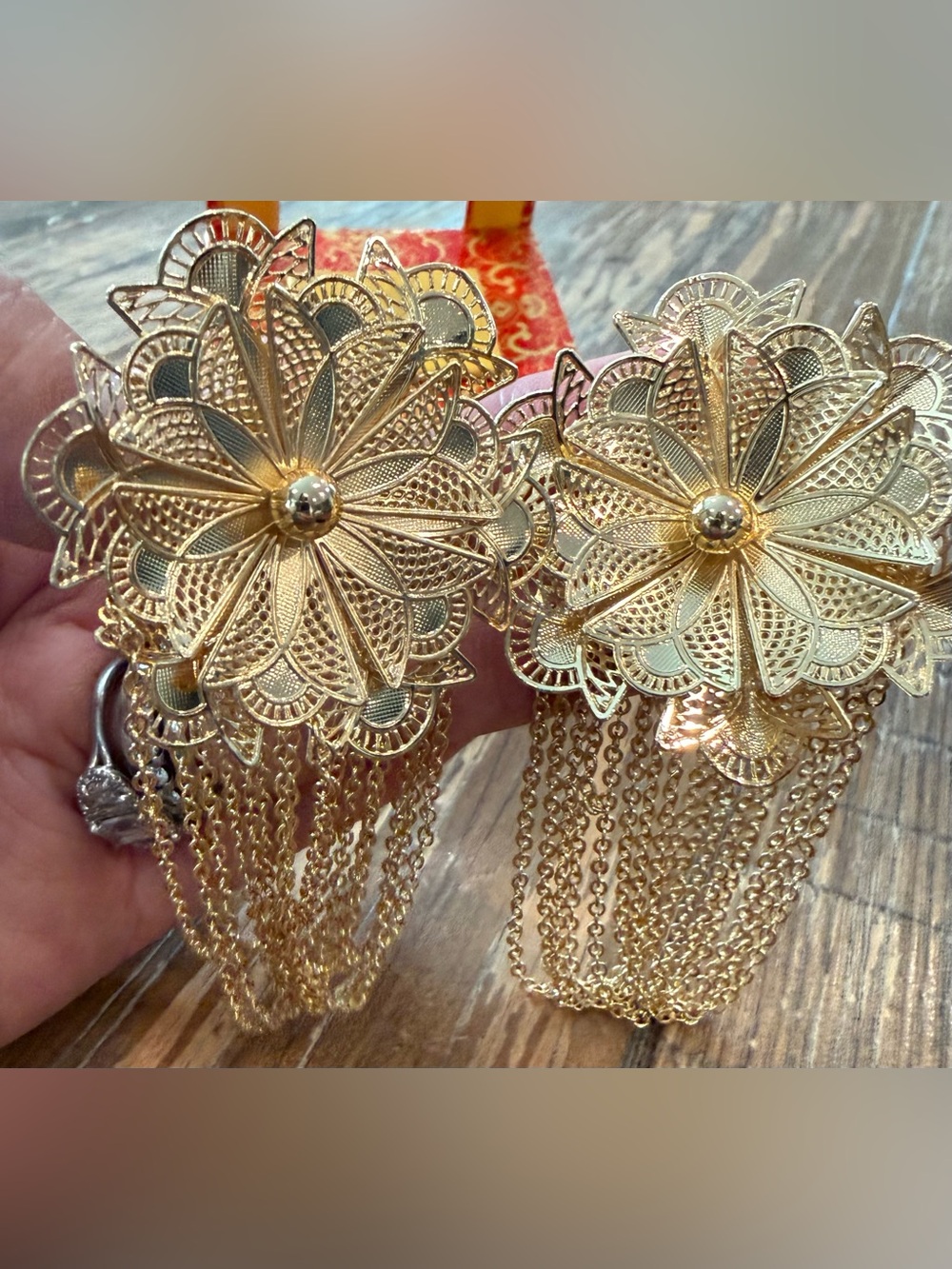 Gold tone Filigree Floral Dangle Earrings - Statement Chain Fringe new in box - Picture 1 of 14